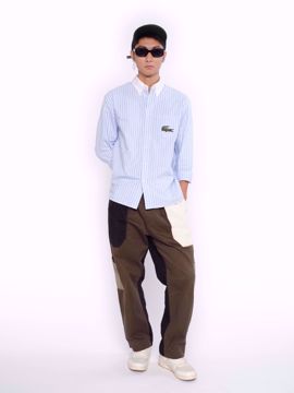 Imagem de CAMISA LISTRADA AZUL E BRANCA COM LOGO LACOSTE