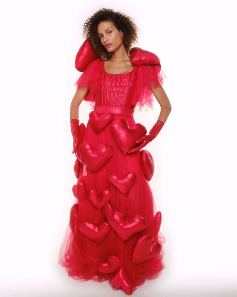 Imagem de VESTIDO LONGO VERMELHO COM CORAÇÕES GRAG QUEEN