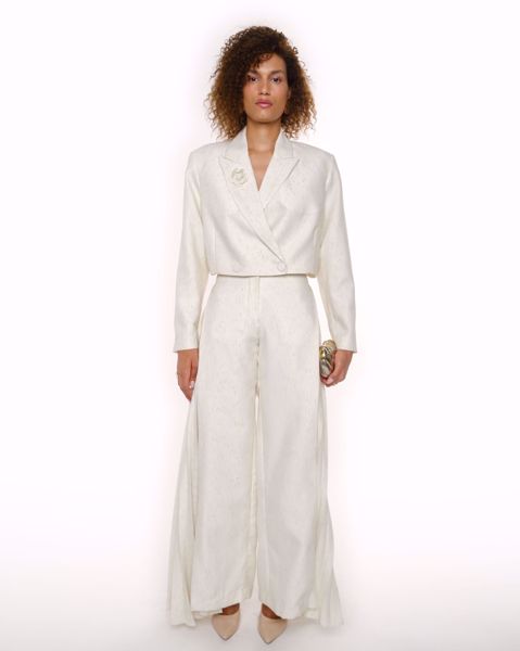 Imagem de CONJUNTO CALÇA BLAZER CROPPED OFF WHITE CREME TEXTURA DOURADA APARTAMENTO 03