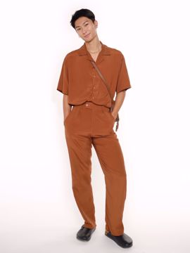 Imagem de CONJUNTO MASCULINO ALFAITARIA MARROM DE CAMISA MANGA CURTA COM CALÇA RETA ROCUS