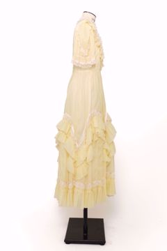Imagem de VESTIDO LONGO AMARELO CLARO APLIACAO RENDA BRANCO BABADO BARRA