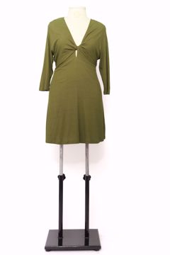 Imagem de VESTIDO VERDE MANGA LONGA COM ABERTURA NA FRENTE PLUS SIZE