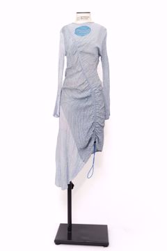 Imagem de VESTIDO ASSIMETRICO FRANZIDO LATERAL COM CIRCULO NAS COSTAS