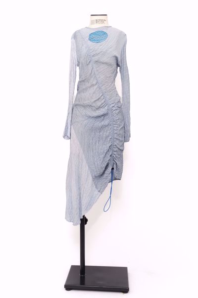 Imagem de VESTIDO ASSIMETRICO FRANZIDO LATERAL COM CIRCULO NAS COSTAS