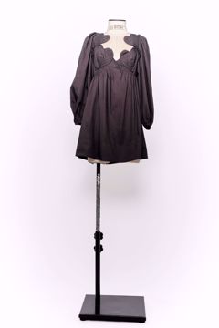 Imagem de VESTIDO PRETO DECOTE CORAÇÃO MANGA FUFANTE