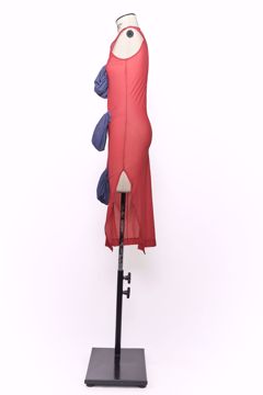 Imagem de VESTIDO SEM MANGA VERMELHO TRANSPARENTE APLICAÇÃO CIRCULO TECIDO AZUL