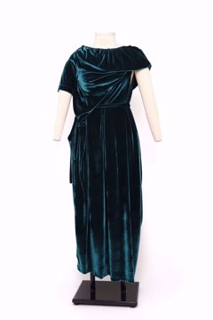 Imagem de VESTIDO LONGO DE VELUDO VERDE ESMERALDA ASSIMETRICO